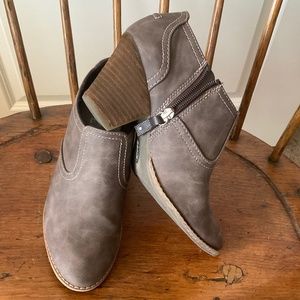 Dr. Scholls True Comfort  grayish brown size 8